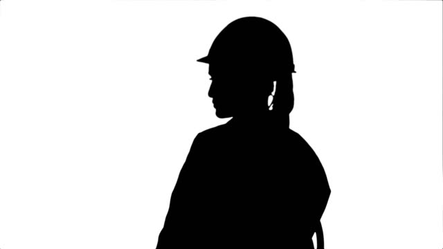 Weibliche-Silhouette-Ingenieur-im-Helm-sitzen-und-reden