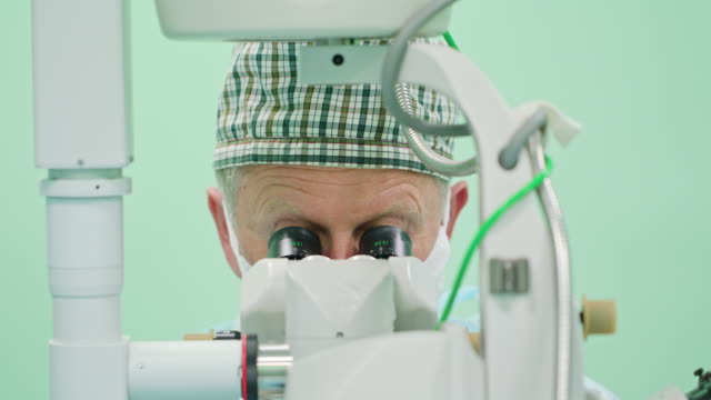 Augenheilkunde-Chirurgen-innerhalb-der-Intervention