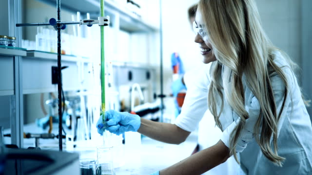Female-student-of-chemistry-working-in-laboratory