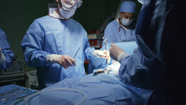 Chirurgen-Nähten-Patienten