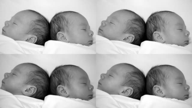 Identical-twin-baby-boys-sleeping-on-white---monochrome