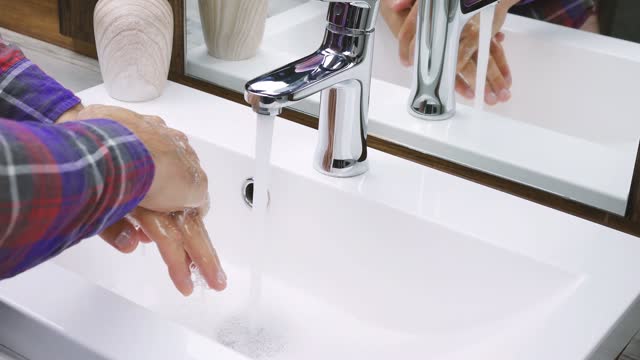 Waschen-Sie-Schmutz-von-den-Händen,-waschen-Hände-mit-Seife,-kümmern-Sich-um-die-Sauberkeit-des-Körpers,-schützen-sie-gegen-das-Virus.
