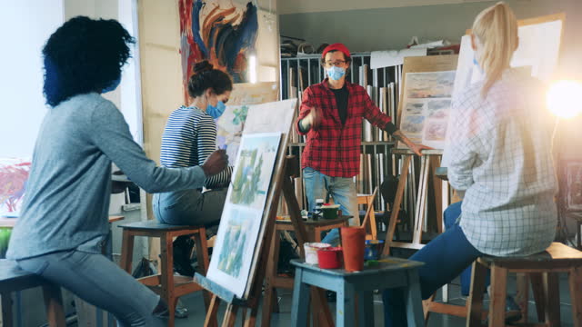 Group-of-female-students-are-studying-art-in-a-studio