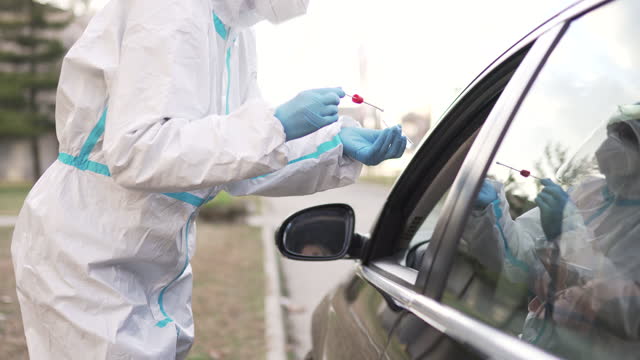 Healthcare-worker-doing-PCR-testing-on-Covid-19-from-patient-in-car