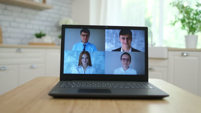 En-línea-de-aprendizaje-a-distancia-video-conferencia-webinar-llamar-e-aprender-lección-webcam-reunión-concepto-de-trabajo