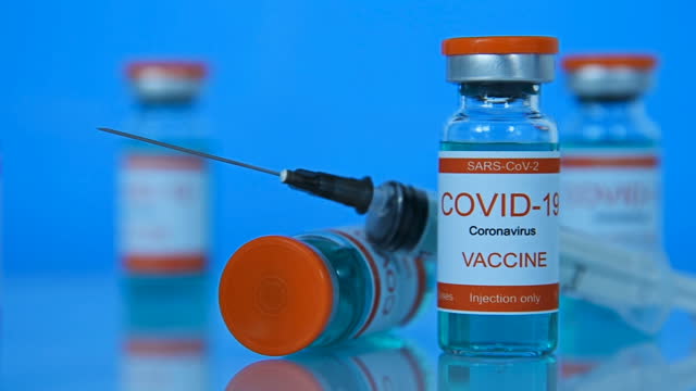 Vacuna-contra-el-coronavirus-Covid-19-e-inyección-de-jeringas