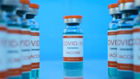 Corona-Virus-Covid-19-Impfstoff-Vial-Glasflaschen