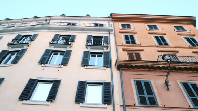 Apartment-building-streets-in-Rome.-Windows-with-shutters.-Facades-of-old-houses-in-the-streets-of-Italy.-Traveling-concept.-Slow-motion.-4k
