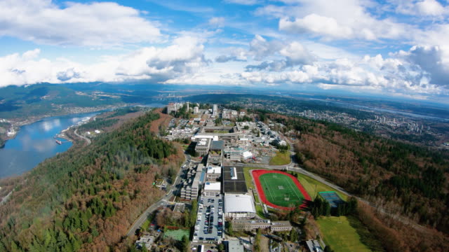 Vista-aérea-de-Simon-Fraser-University-Burnaby-Canada-BC