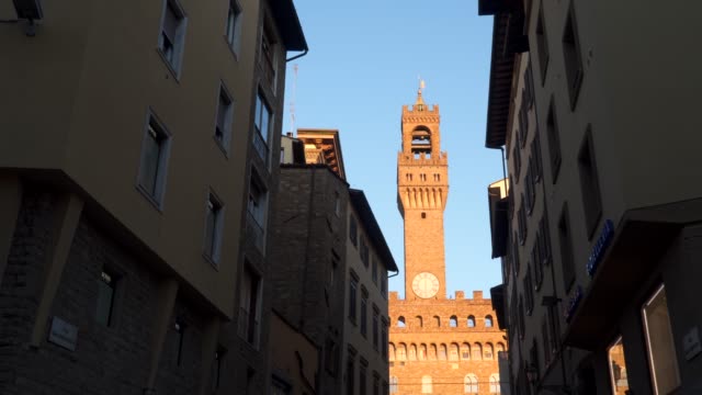 Der-Turm-von-Arnolfo-in-Florenz,-ein-Meisterwerk-der-Architektur