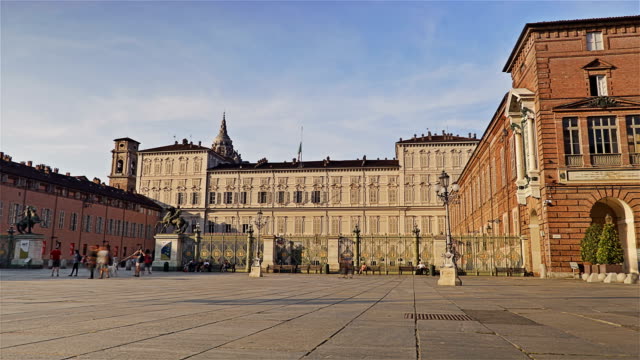 Piazza-Castello,-Palazzo-Reale.-Zeitraffer---Turin,-Italien.