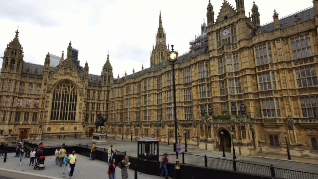Drohne-fliegen-Ansicht-des-Palace-of-Westminster,-die-Houses-of-Parliament-in-London,-Vereinigtes-Königreich.
