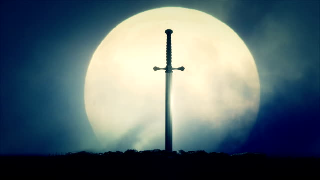 Excalibur-espada-sobre-un-fondo-de-luna-llena