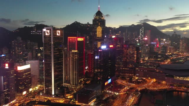 Imágenes-de-vista-aérea-de-4K-de-ciudad-de-Hong-Kong-en-puesta-del-sol