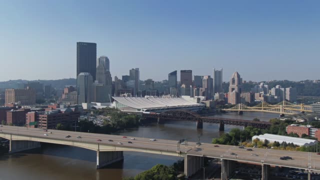 Morning-Aerial-Establishing-Shot-of-Pittsburgh-Skyline