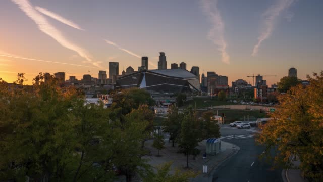 Minneapolis-and-US-Bank-stadium---Day-to-Night-Timelapse