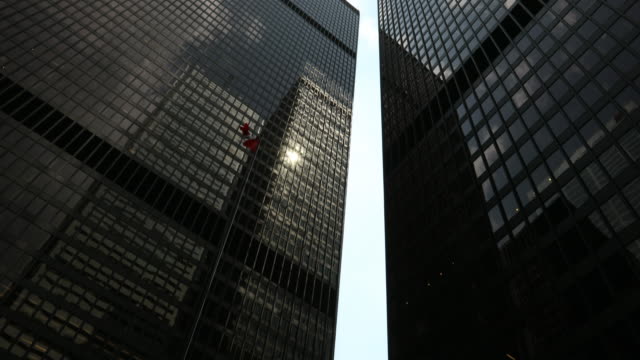 Rascacielos-de-vidrio-empresas
