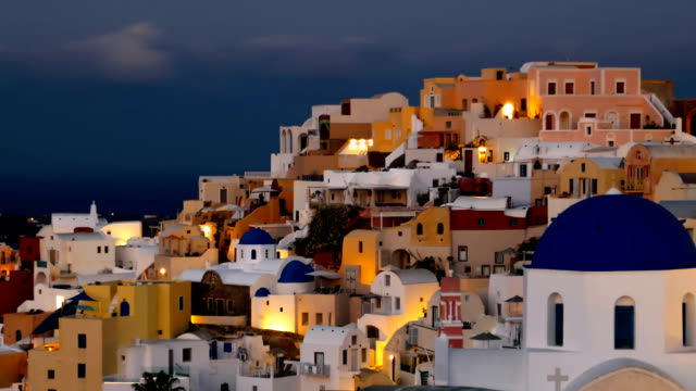 Night-hyper-lapse-of-Oia-town,-Santorini-island,-Greece