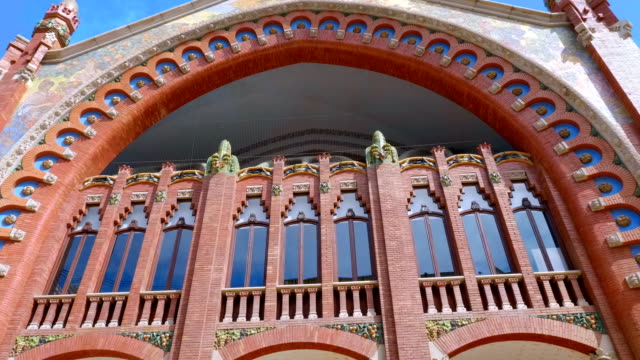 Bellos-edificios-históricos-en-la-ciudad-de-España-con-diseño-individual