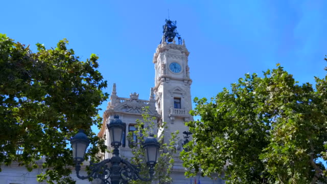 Der-Bau-des-Hauptpostamtes-in-Valencia-ist-eines-der-wichtigsten-Wahrzeichen-der-Stadt