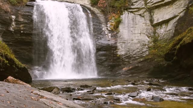 Scenic-looking-glass-waterfall-in-Blue-Ridge-Parkway