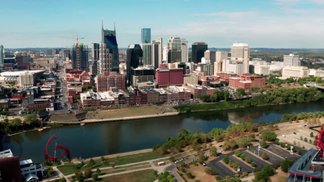 Nashville-Tennessee-Downtown-City-Skyline-Architektur-Cumberland-River