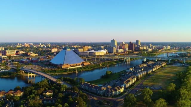 Memphis-Tennessee-TN-Downtown-Drone-Skyline-Aerial-Flyover
