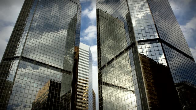 Oficina-de-negocios-de-la-ciudad-rascacielos-edificios-arquitectura-de-bucle-de-nubes-Time-lapse