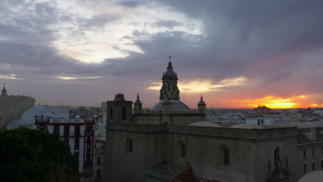 panorama-puesta-de-la-catedral-de-Sevilla,-España,-4-K