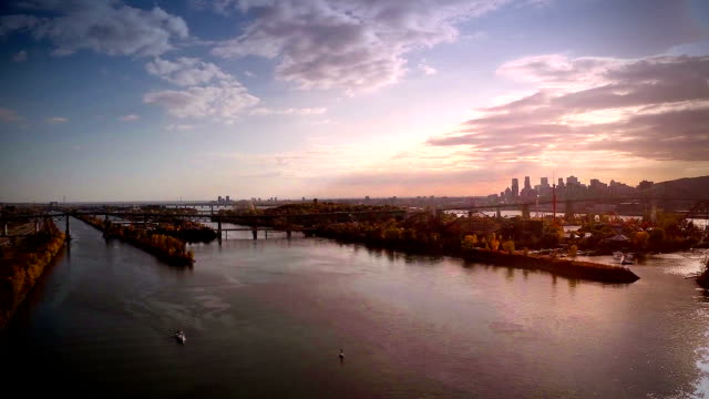 Aerial-Footage-of-Montreal-and-Jacques-Cartier-bridge-city-in-Quebec,-Canada