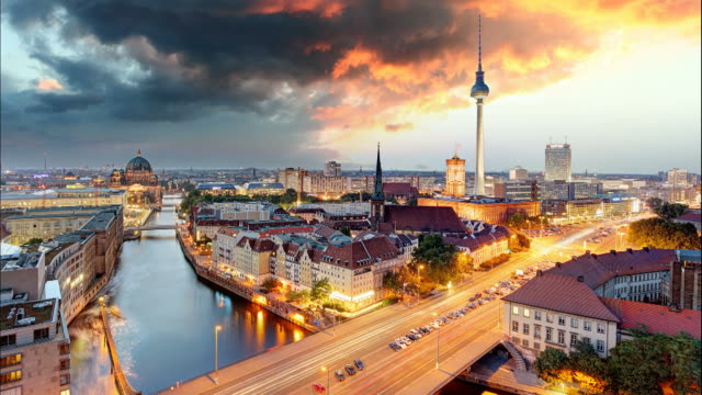 Berlin-panorama---Time-lapse-at-sunset,-Germany