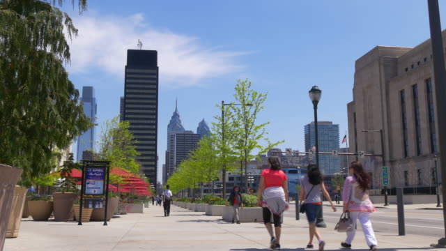 Usa-day-light-office-dristrict-philadelphia-walking-street-panorama-4k
