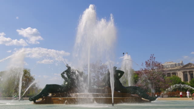 Usa-summer-day-philadelphia-logan-square-fountain-4k-pennsylvania