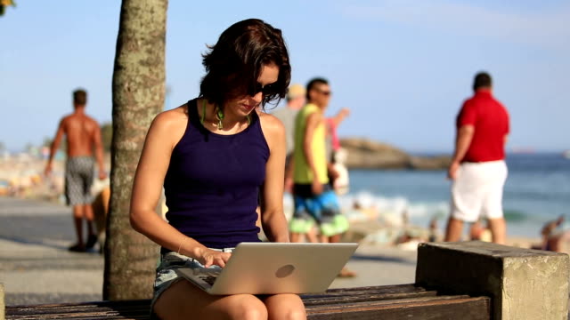 Working-at-the-beach