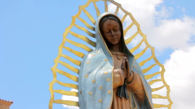 Statue-der-Jungfrau-Guadalupe