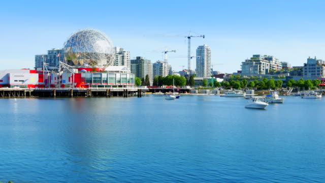 Puerto-de-Vancouver-BC-False-Creek-Marina,-arquitectura-moderna,-Canadá