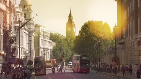 London,-Traffic-on-Trafalgar-square