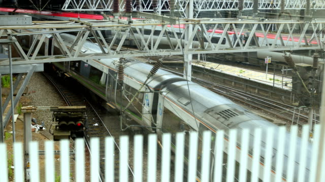 Trenes-en-la-estación-de-New-Street-en-Birmingham,-Inglaterra.