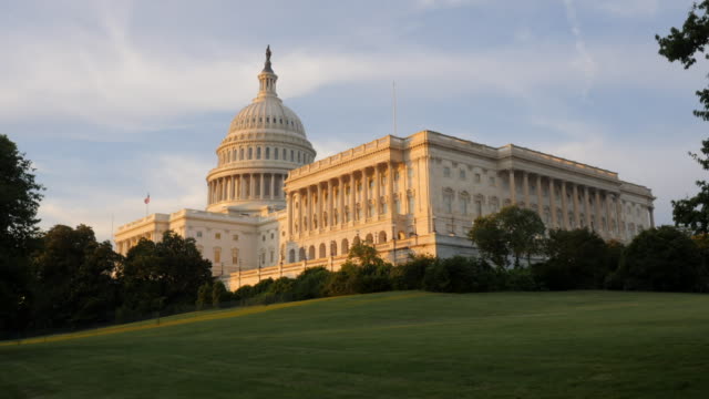 United-States-Capitol-während-des-Sonnenuntergangs