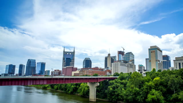 Nashville-Skyline-Zeitraffer-mit-Fluss-und-Traffic-4-K-1080p
