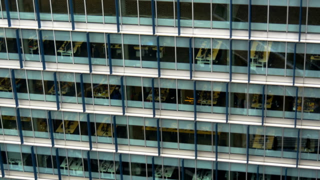 Oficinas-de-la-ventana-del-edificio-de-cristal-en-Londres-2