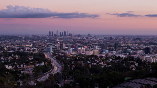 Los-Angeles-Tag-zu-Nacht-Sonnenuntergang-Zeitraffer-von-Hollywood-Bowl-Aussichtspunkt