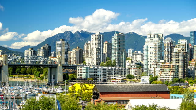 Vancouver-Skyline-Zeitraffer-Brücke-und-Berge-4k-1080p