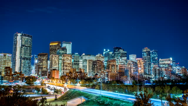 Calgary-skyline-time-lapse-at-night-4k-1080p