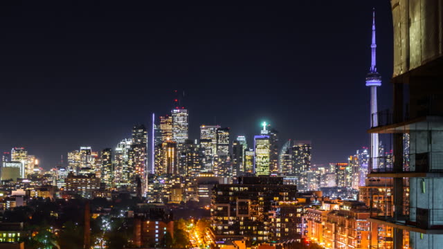 Night-City-Skyline-Architektur-im-Stadtzentrum-gelegenes-Toronto