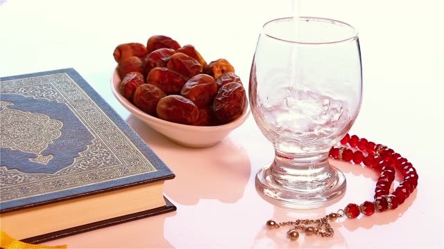 Glücklich-Frühstück-im-Ramadan