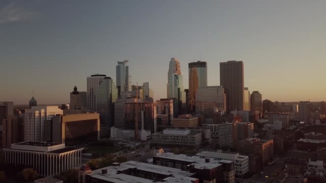 Die-Innenstadt-von-Minneapolis---Skyline---Sonnenuntergang
