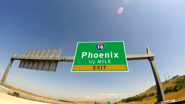 4-K-conducir-en-la-autopista/interestatal,-señal-de-salida-de-la-ciudad-de-Phoenix,-Arizona