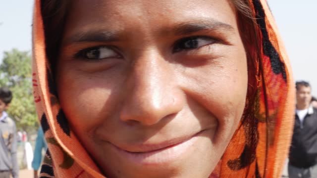 Indian-gypsy-girl,-New-Delhi,-India