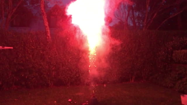 Feuerwerk-Explosive-pyrotechnische-in-Zeitlupe